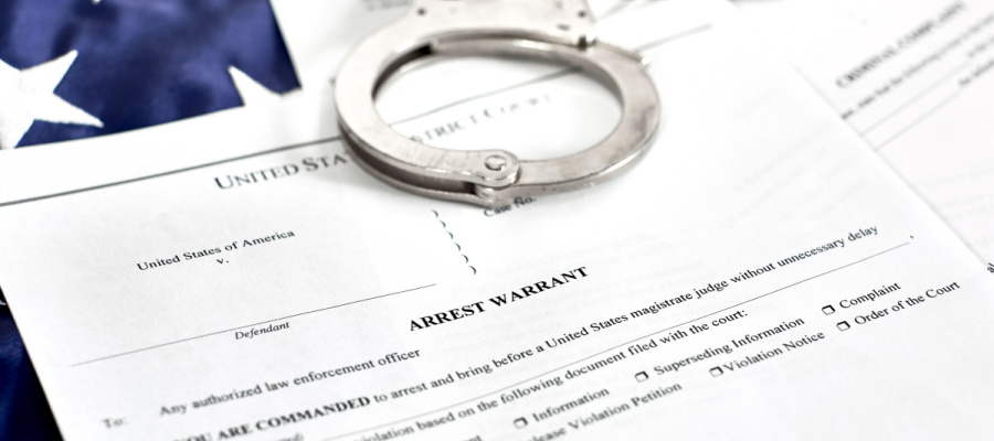 Should A Bail Bondsman Present A Warrant?